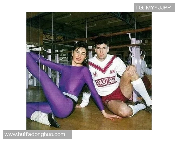 已婚足球球星赛场辉煌家庭温馨双重身份成就传奇人生